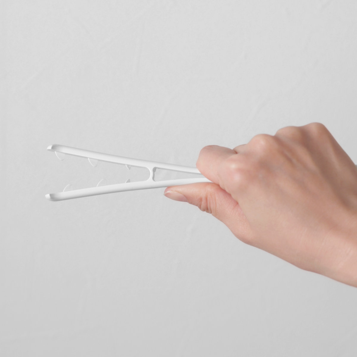 marna マーナ 水ピカ ボトル洗いスポンジ ( 柄付きブラシ キッチンスポンジ 水筒洗いブラシ 洗剤不要 水だけ 日本製 タンブラー マグボトル 冷水筒 コップ キッチン スリム ) グレー