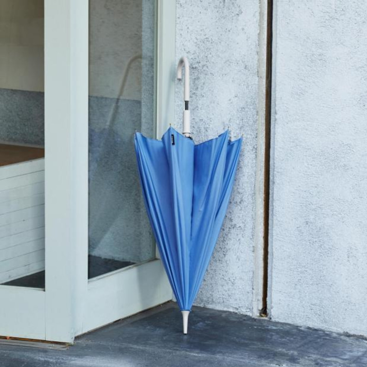 marna マーナ Shupatto アンブレラ 58cm S510B ( 傘 ベルトなしで畳める シュパット レディース メンズ 16本骨 UVカット 晴雨兼用 日傘 雨傘 長傘 車 濡れない 男女兼用 畳まない 軽い 手が濡れない ) 【コバルトブルー】 コバルトブルー