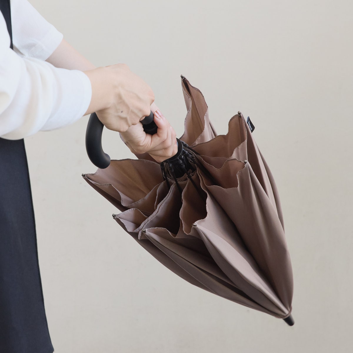 marna マーナ Shupatto アンブレラ 65cm S511B ( 傘 ベルトなしで畳める シュパット レディース メンズ 16本骨 UVカット 晴雨兼用 日傘 雨傘 長傘 車 濡れない 男女兼用 畳まない 軽い 手が濡れない ) 【トープブラウン】 トープブラウン