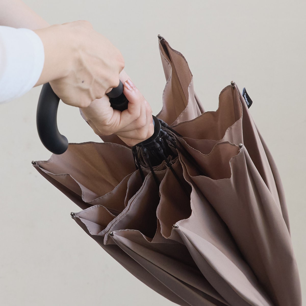 marna マーナ Shupatto アンブレラ 65cm S511B ( 傘 ベルトなしで畳める シュパット レディース メンズ 16本骨 UVカット 晴雨兼用 日傘 雨傘 長傘 車 濡れない 男女兼用 畳まない 軽い 手が濡れない ) 【トープブラウン】 トープブラウン