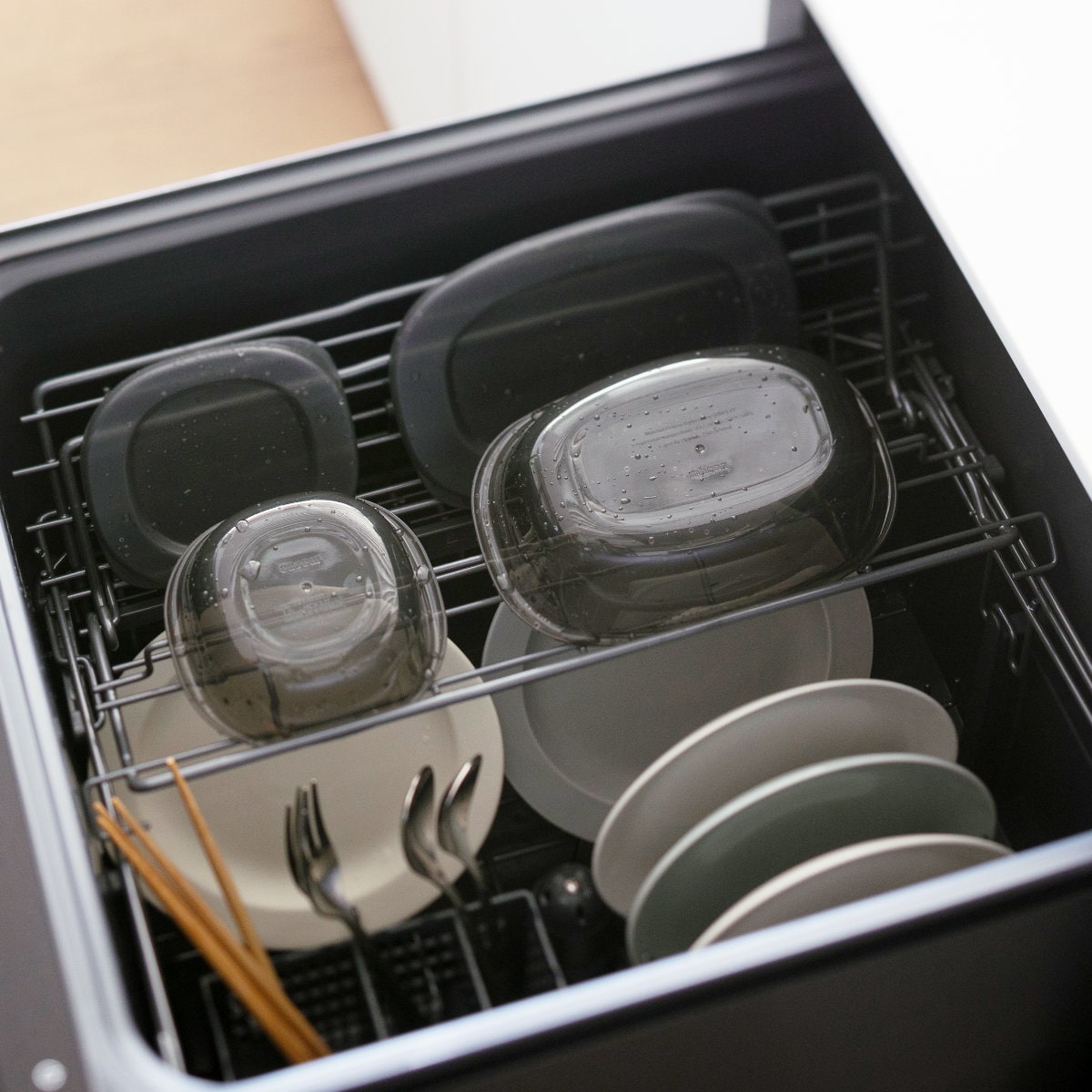 marna マーナ うつわにもなる保存容器 650mL 2個入り K832 ( 密閉 食洗機対応 電子レンジ対応 冷凍 キッチン 積み重ね スタッキング 収納 シンク下 ワンタッチ 保存 容器 軽量 ) 【ダークグレー】 ダークグレー