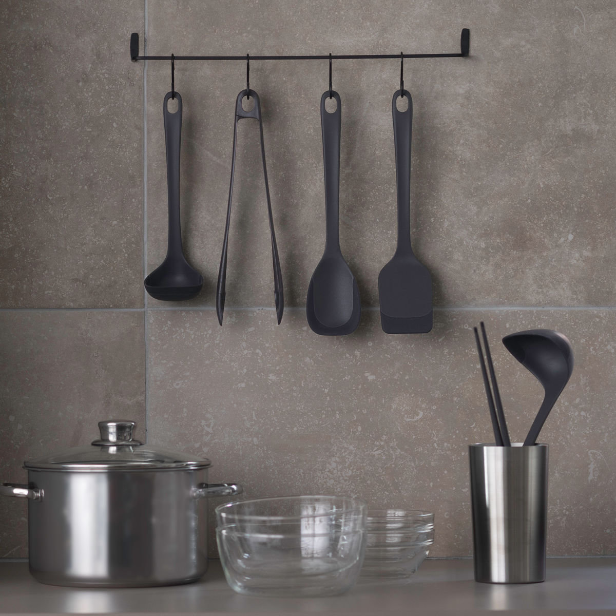 marna マーナ マーナのきほん キッチンツール 3点セット K800 K803 K804 ( お玉 スプーンヘラ ターナー 食洗機対応 シリコン 注ぎやすい レードル 耐熱 おしゃれ かわいい シンプル 滑らない 持ちやすい ) 【ダークグレー】 ダークグレー