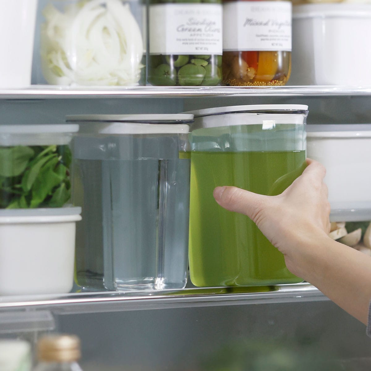 marna マーナ ウォーターピッチャー 1L ホワイト+ブラック 2個セット K787 ( 水差し 麦茶ポット 水さし 冷水ポット プラスチック製 耐熱 お茶 麦茶 熱湯 広口 注ぎやすい 洗いやすい 冷蔵庫 ドアポケット )