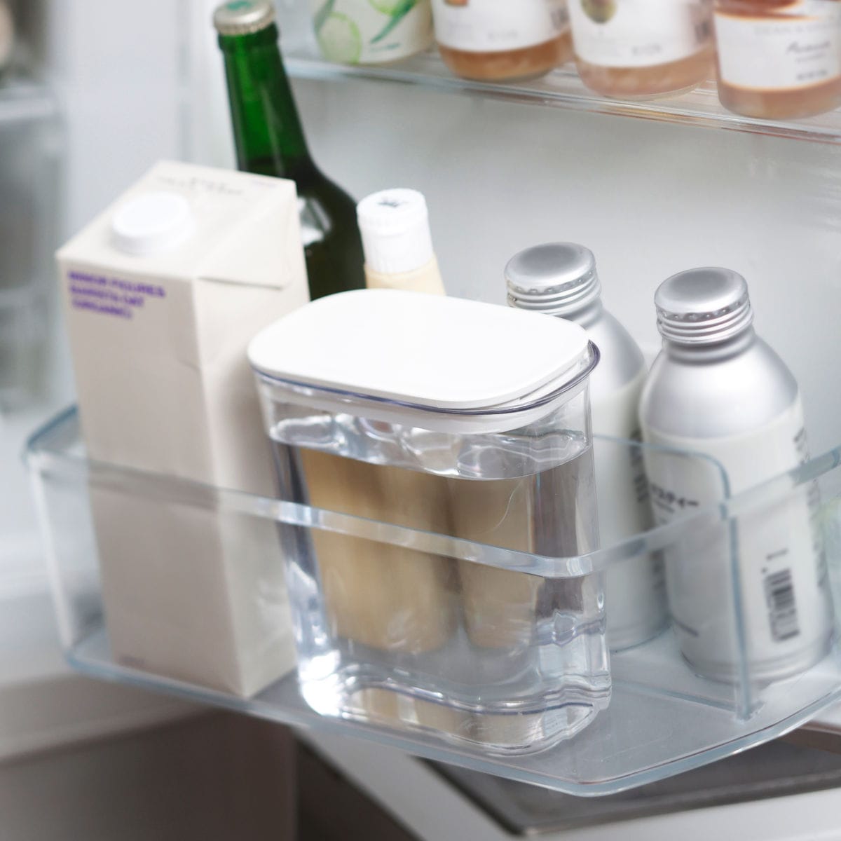 marna マーナ ウォーターピッチャー 1L ホワイト+ブラック 2個セット K787 ( 水差し 麦茶ポット 水さし 冷水ポット プラスチック製 耐熱 お茶 麦茶 熱湯 広口 注ぎやすい 洗いやすい 冷蔵庫 ドアポケット )