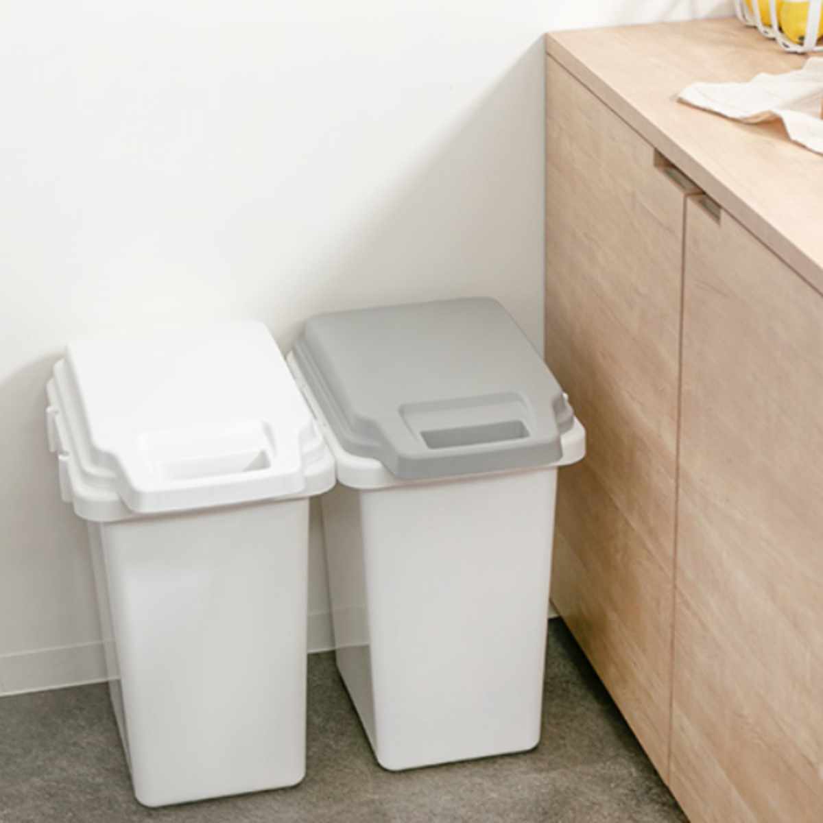 ゴミ箱 33L 抗菌 防臭 密閉 ふた付き ロック機能 ( ごみ箱 33リットル 臭わない パッキン ハンドル 抗菌加工 おむつ 連結可能 室内 屋外 分別 イタズラ防止 ペット用 ペットシート パッキン付き シンプル ストッカー ベランダ ) 【ホワイト】 ホワイト