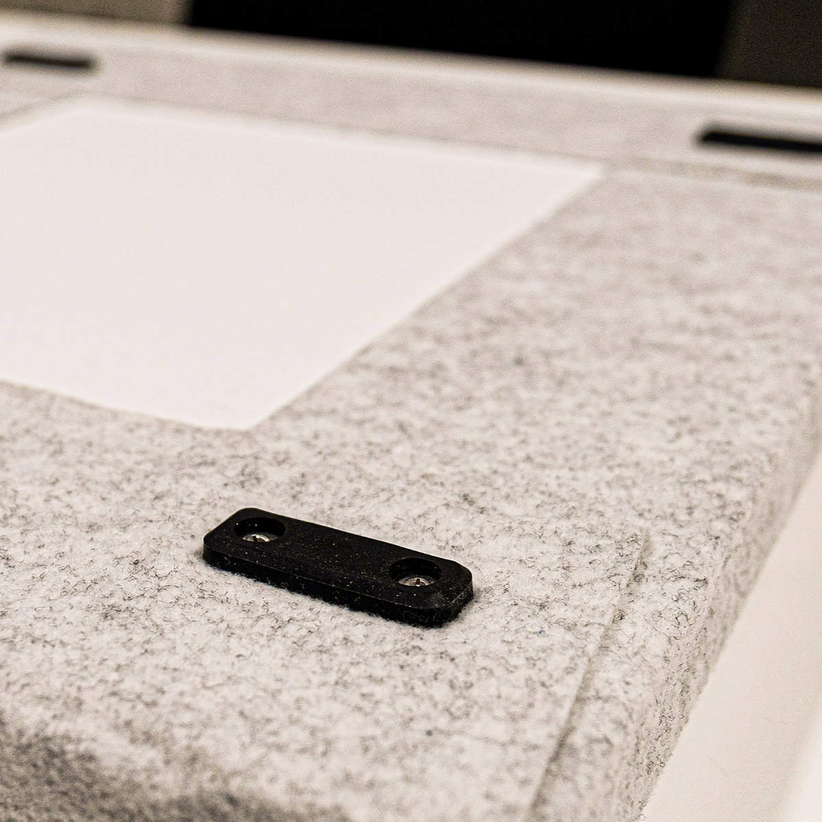 吸音パネル オフィスウォール 90×90cm マグネット設置 REMUTE ( 吸音 パネル 壁面 壁 オフィス リモートワーク ブース 会議室 ミーティング 応接室 防音 吸音材 音漏れ 軽減 おしゃれ インテリア 正方形 ) 【ネイビー】 ネイビー