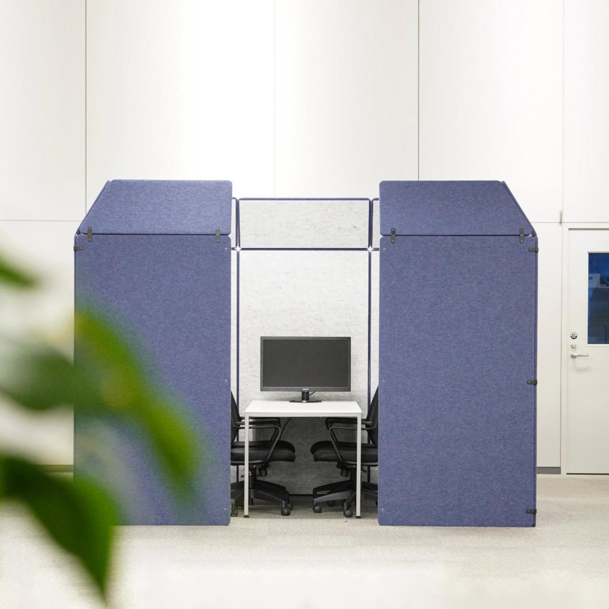 オフィスパーテーション 吸音ボード 3×3 簡単設置 REMUTE ( 間仕切り 衝立 パーテーション 吸音 ボックス オフィス リモートワーク ブース 簡易会議室 Web会議 ミーティング 6人用 個室 防音 吸音材 音漏れ 軽減 組立て ) 【オレンジ】 オレンジ