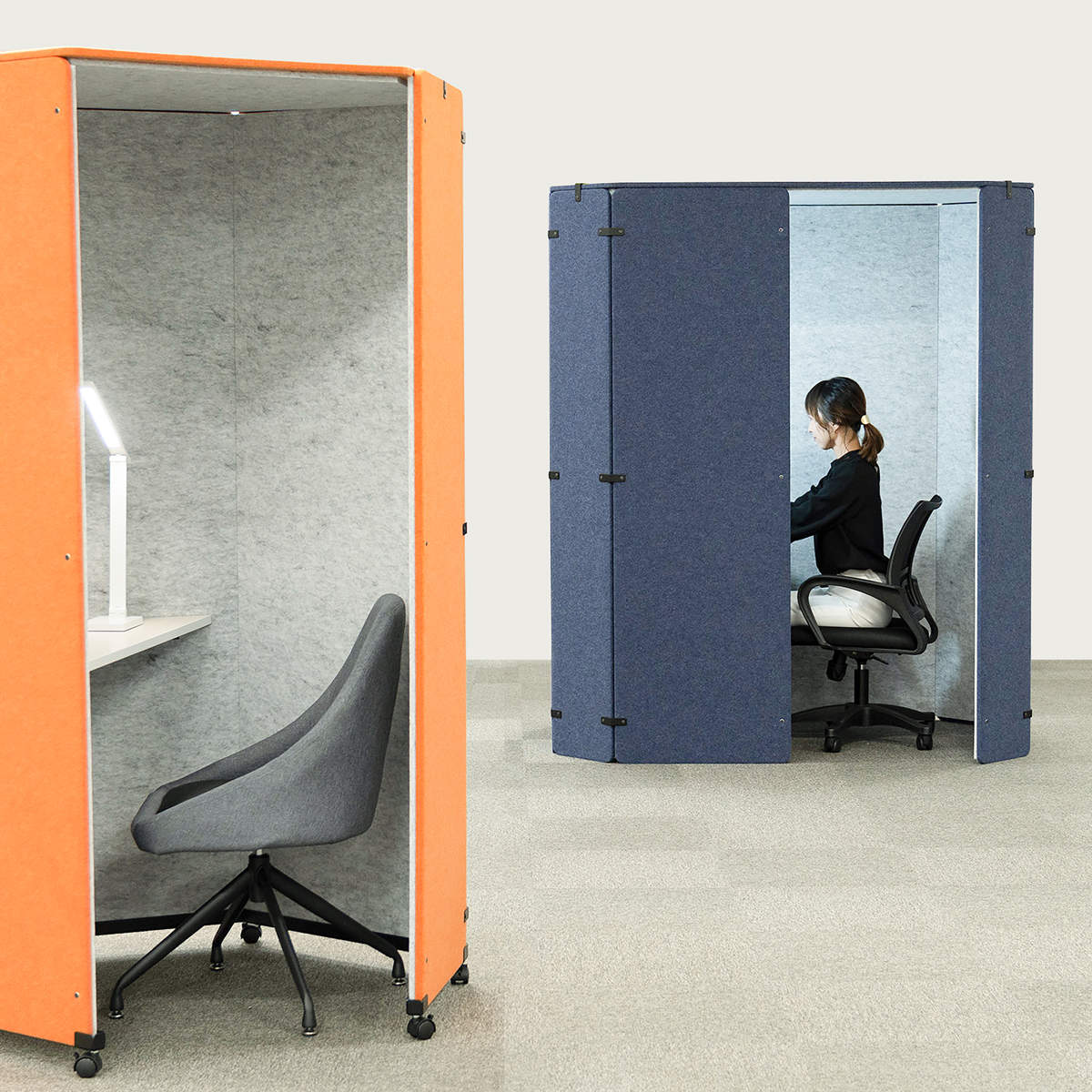 吸音 オフィスブース REMUTE オクタ ( 間仕切り 仕切り 目隠し 衝立 自立 個室 簡易 ブース デスク付き 机 リモートワーク テレワーク Web会議 在宅勤務 電話 防音 雑音 騒音 軽減 オフィス 組立て 日本製 ) 【グリーン】 グリーン