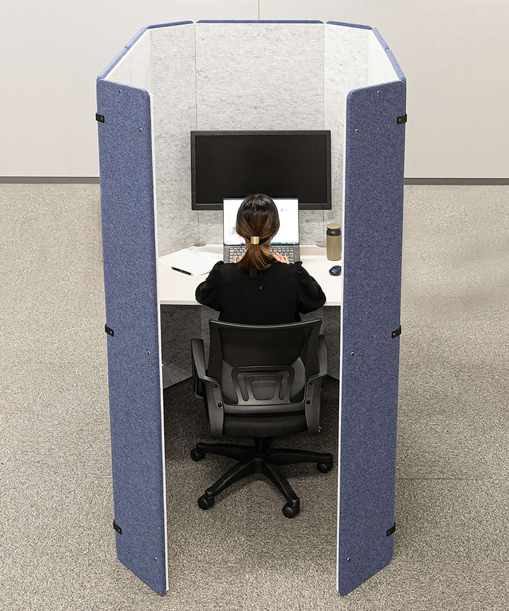 吸音 オフィスブース REMUTE オクタ ( 間仕切り 仕切り 目隠し 衝立 自立 個室 簡易 ブース デスク付き 机 リモートワーク テレワーク Web会議 在宅勤務 電話 防音 雑音 騒音 軽減 オフィス 組立て 日本製 ) 【グリーン】 グリーン