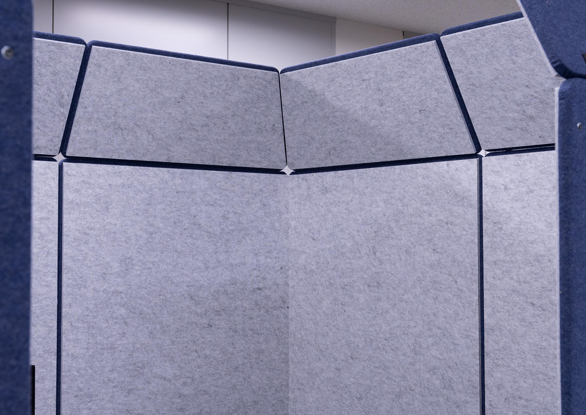 オフィスパーテーション 吸音ボード 2×2 簡単設置 REMUTE ( 間仕切り 衝立 パーテーション 吸音 ボックス オフィス リモートワーク ブース 簡易会議室 Web会議 ミーティング 2人用 個室 防音 吸音材 音漏れ 軽減 組立て ) 【ネイビー】 ネイビー