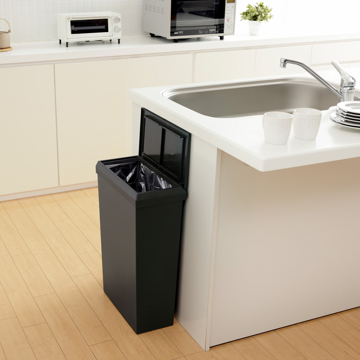 ゴミ箱 SOLOW 40L スライドオープン 隙間や通路で使える ( ごみ箱 40リットル スリム 幅19.8cm スライド ふた付き シンプル 無地 おしゃれ キャスター付き 袋が見えにくい 抗菌 防汚加工 角型 ) 【ブラック】 ブラック