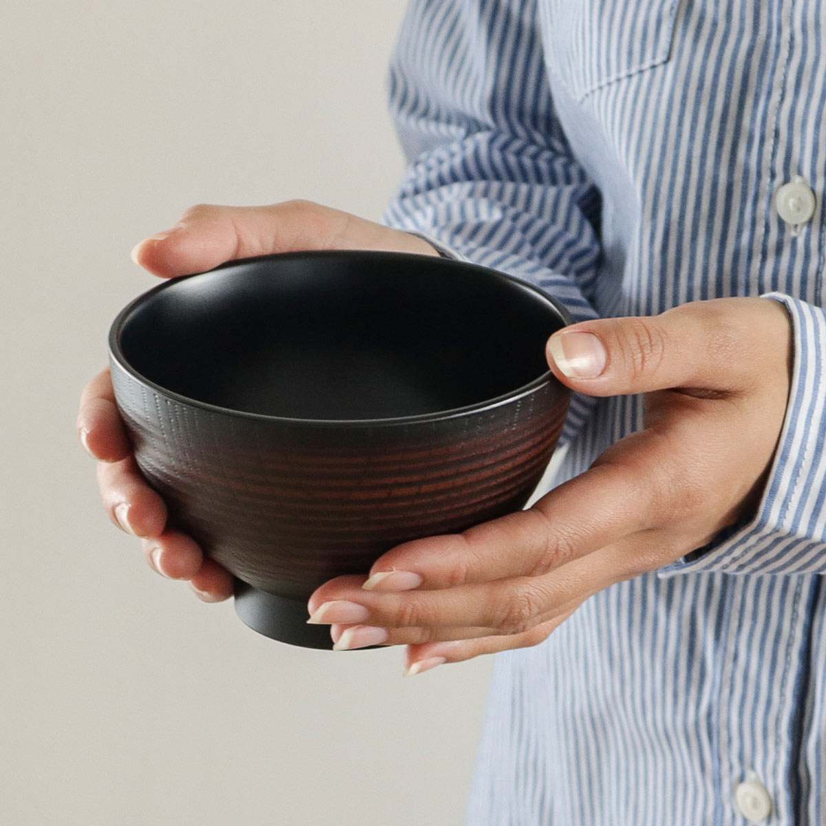 汁椀 400ml ONES 千筋 栃木目 プラスチック製 ( 食洗機対応 電子レンジ対応 椀 深型 鉢 プラスチック 食器 お椀 味噌汁 サラダ スープ おしゃれ 汁もの 深鉢 うつわ 日本製 単品 1枚 )