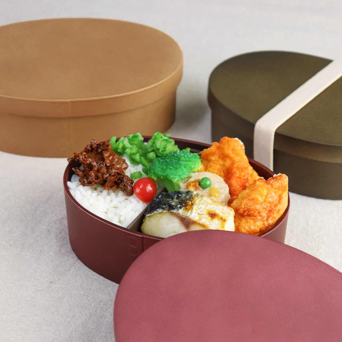 お弁当箱 曲げわっぱ一段弁当 小 1段 500ml ( 弁当箱 わっぱ弁当箱 ランチボックス レンジ対応 食洗機対応 日本製 プラスチック 曲げわっぱ風 曲げわっぱ お弁当 弁当 一段 小判型 仕切り付き ランチバンド付き 大人 ) 【サンドベージュ】 サンドベージュ