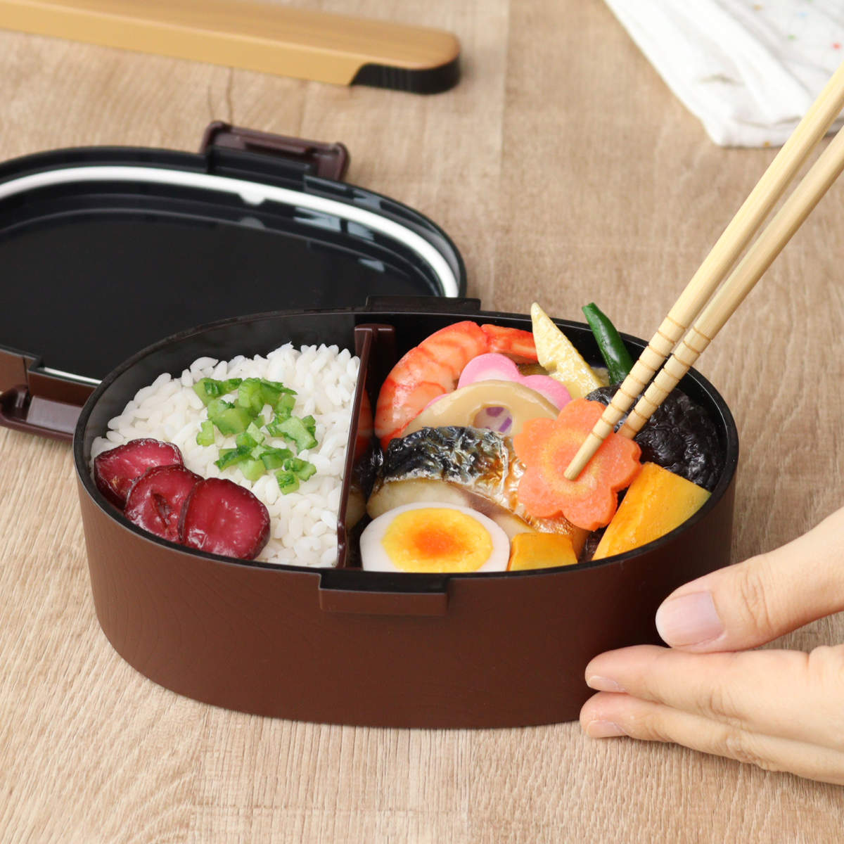 弁当箱 さっと洗えるお弁当箱 プレミアム 木目小判弁当 大 800ml タイト式 ( お弁当箱 ランチボックス レンジ対応 食洗機対応 一段 木目調 レンジOK 食洗機OK 弁当 お弁当 仕切り付き 大人 1段 日本製 ) 【栃木目】 栃木目