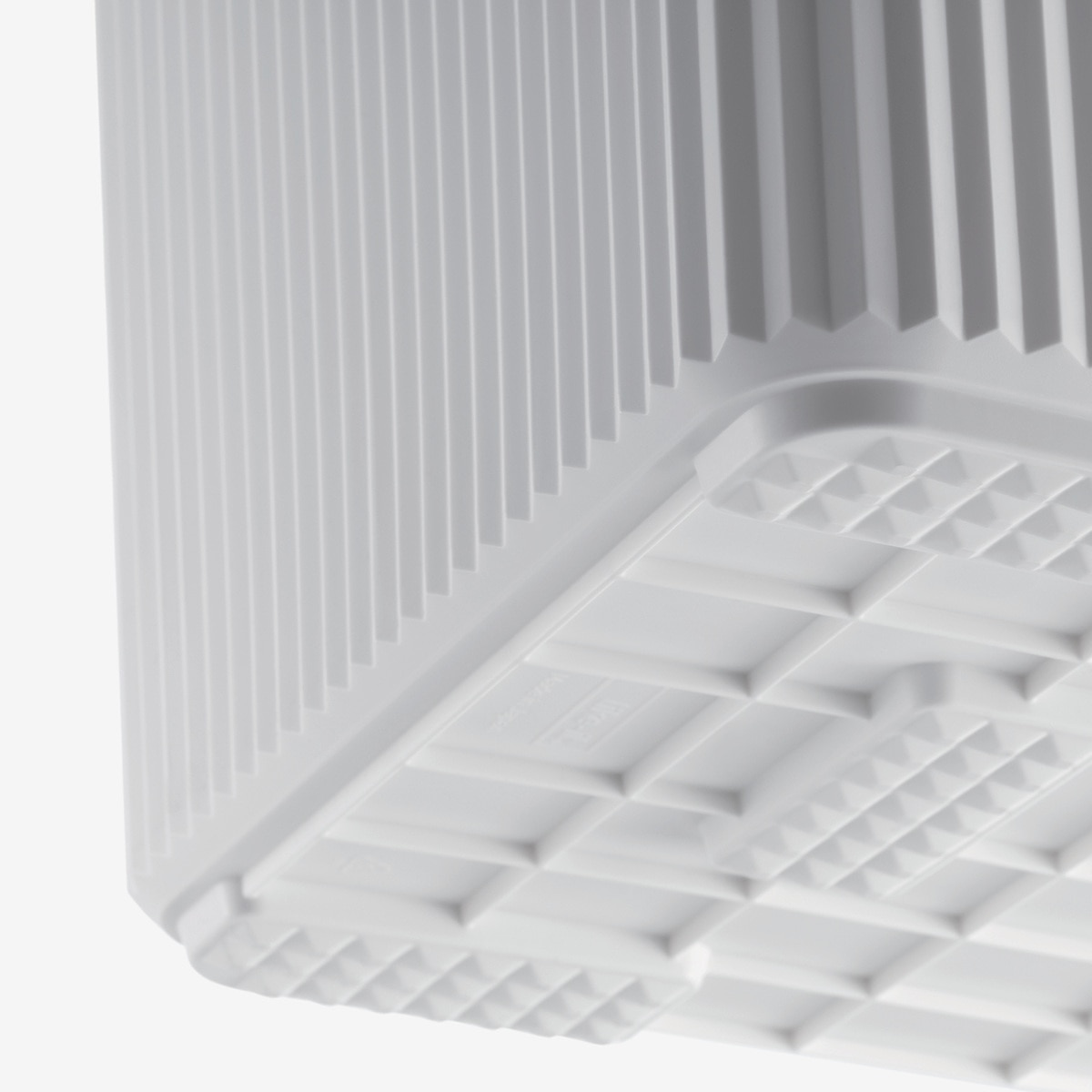 コンテナボックス 53L 浅型 スタックアップコンテナー53 ( 収納ボックス 蓋付き フタ付き 座れる 収納ケース 大型 日本製 アウトドア キャンプ 屋外 屋内 大容量 収納 ボックス ケース 工具箱 プラスチック おしゃれ ) 【グレー】 グレー