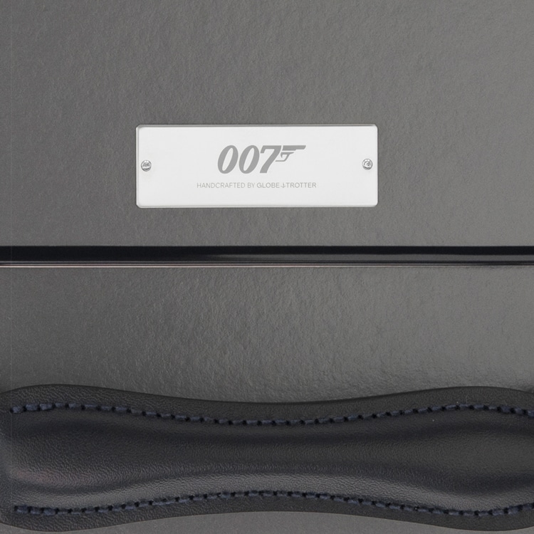 007 ラージチェックイン 4ホイール グレー/グラファイト