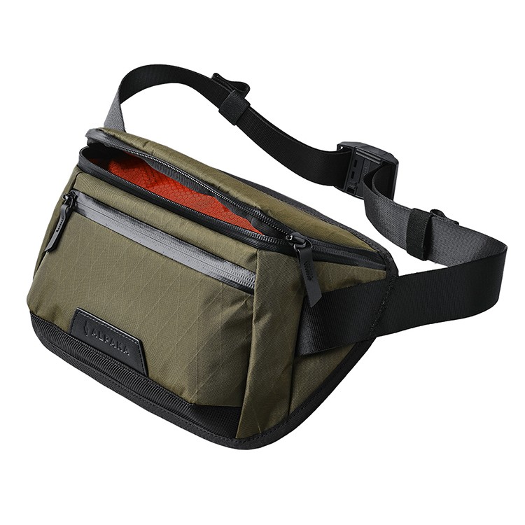 オリーブグリーン