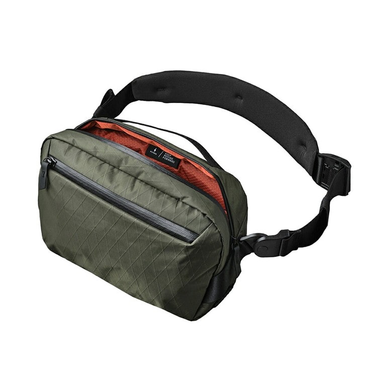 ダークグリーン