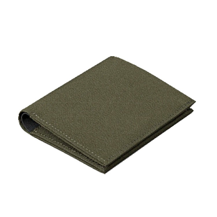 アーミーグリーン