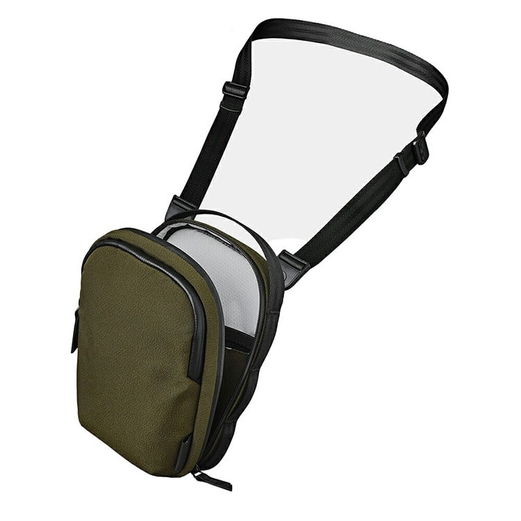 アーミーグリーン