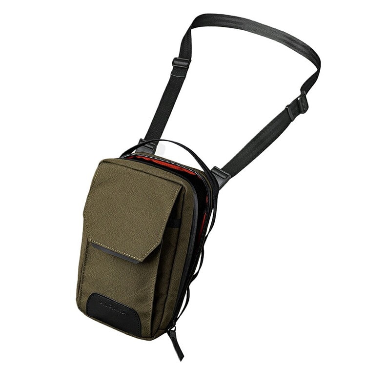 アーミーグリーン