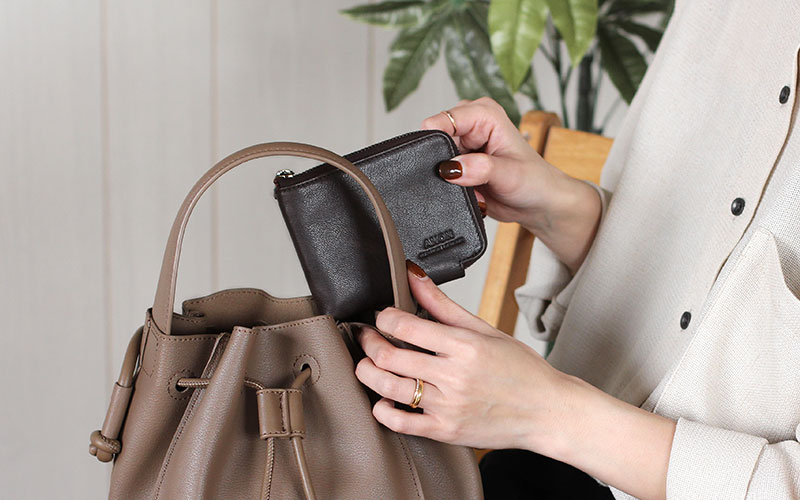 ANON・ゴートレザー・袋縫いL字ファスナーミニ財布