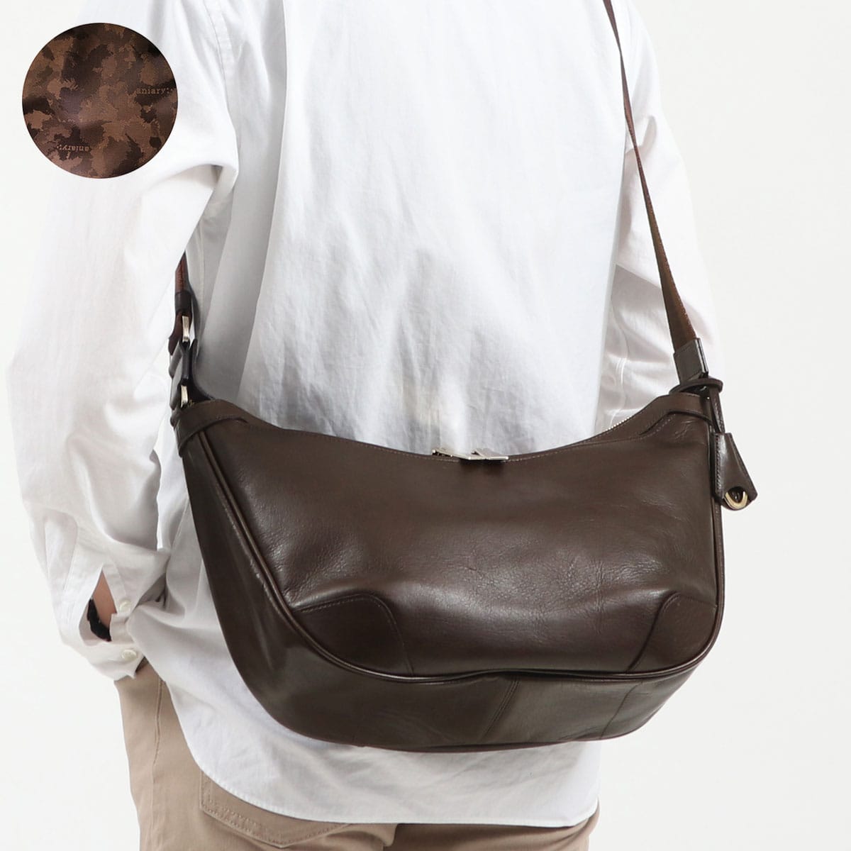 ダークブラウン