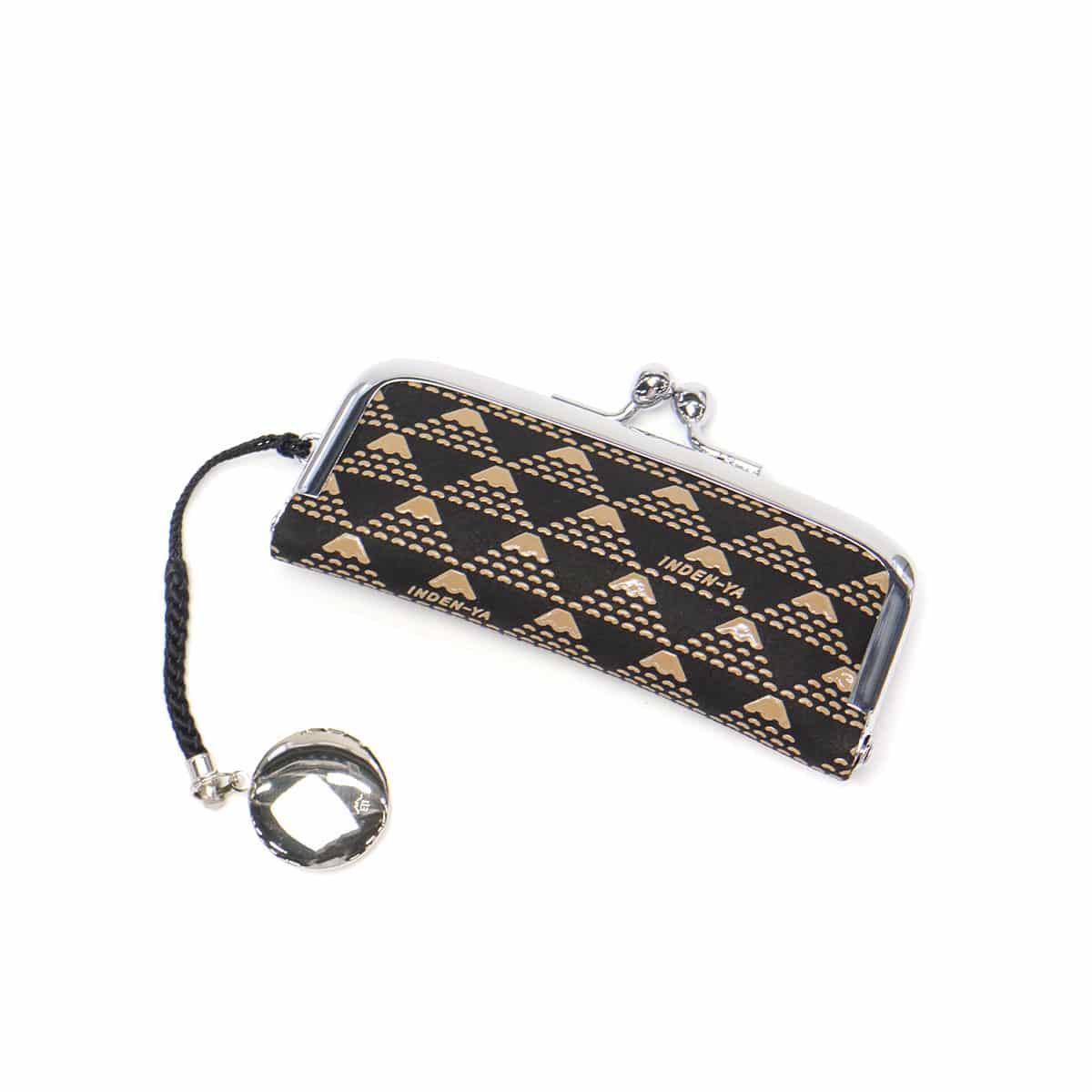 【メール便】 印傳屋 印鑑ケース 朱肉付き シャチハタ おしゃれ ブランド INDEN-YA がま口 印鑑入れ はんこケース ハンコ入れ はんこ入れ 女性 プレゼント 鹿革 革小物 印伝屋 上原勇七 甲州印伝 日本製 たかね 325印鑑入 2806 たかね(黒×白)