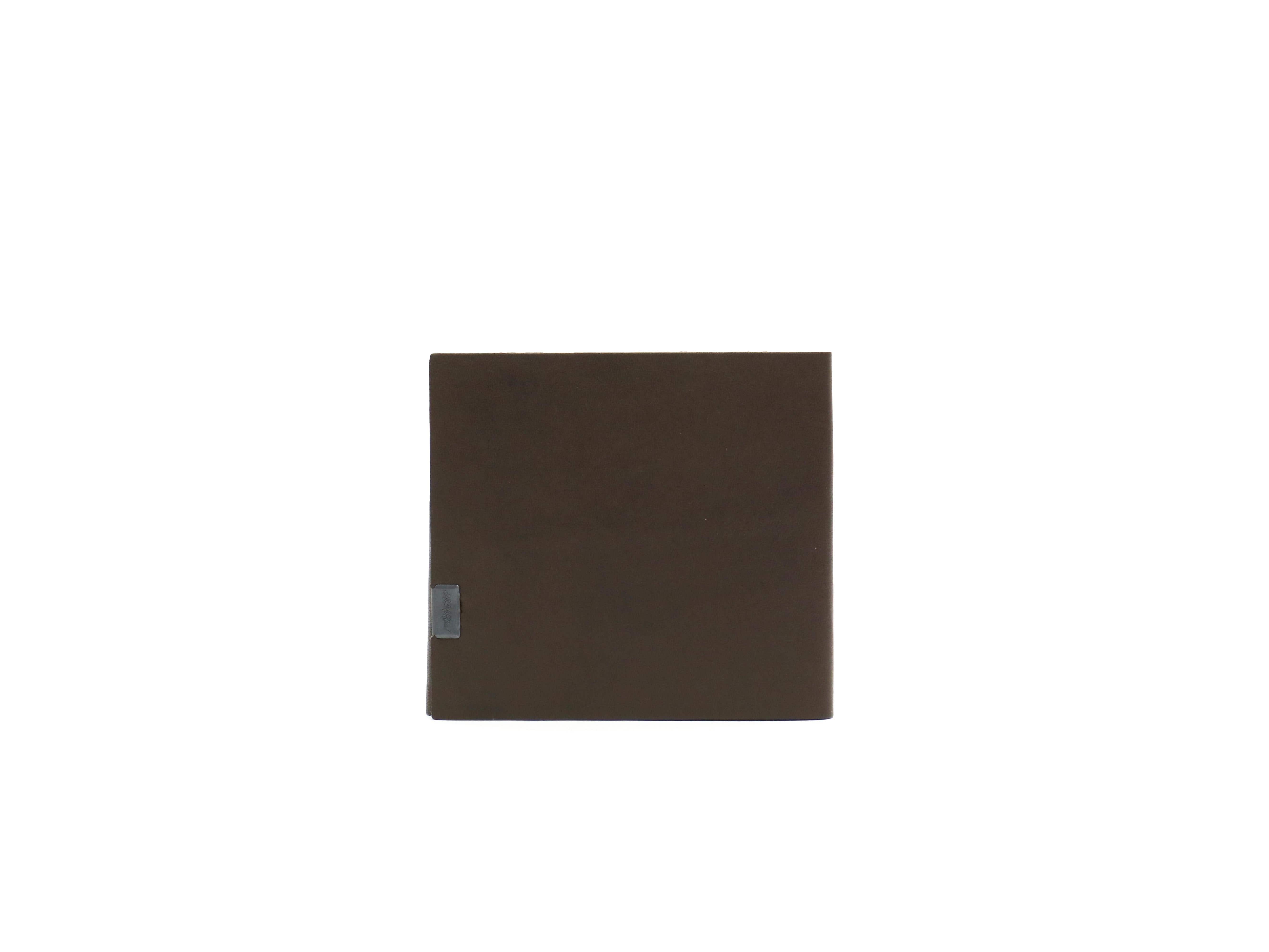 ダークブラウン