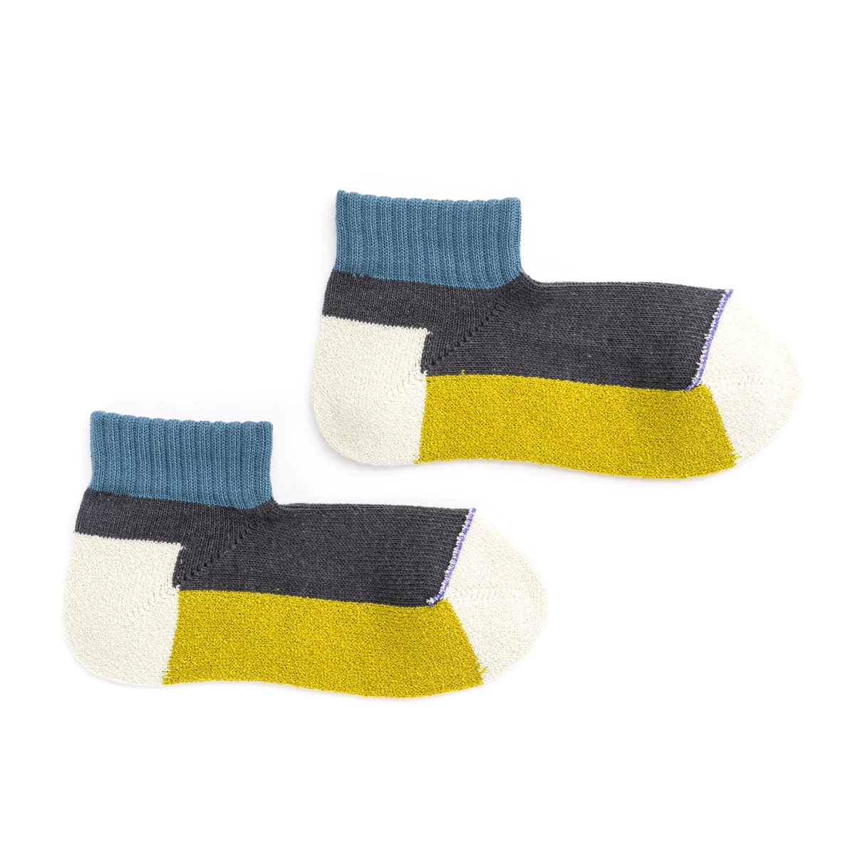 チャコール×イエロー