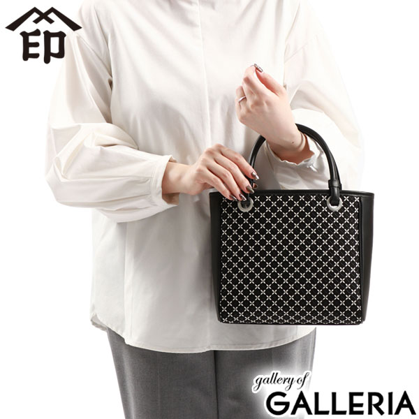 印傳屋 トートバッグ 印伝 印伝屋 インデンヤ INDEN-YA そよか 17手提 手提げ トート バッグ ハンドバッグ スクエア 自立 本革 鹿革 革 レザー 漆 軽量 上原勇七 甲州印伝 七宝繋ぎ 和柄 日本製 レディース 8813