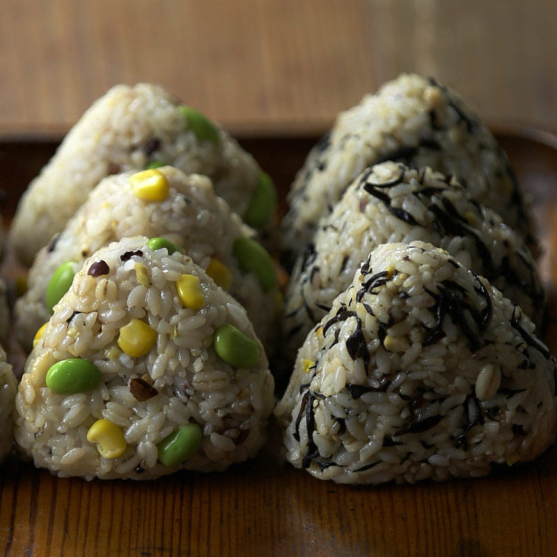 【送料無料】三十雑穀 (黒) 1kg 国産 雑穀米 もち麦 国産 大麦 丁寧な暮らし【宅配便】タマチャンショップ 三十雑穀 (黒)