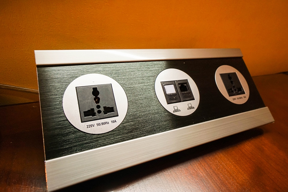 ホテル客室で起こりがちな“充電問題”を解決する方法